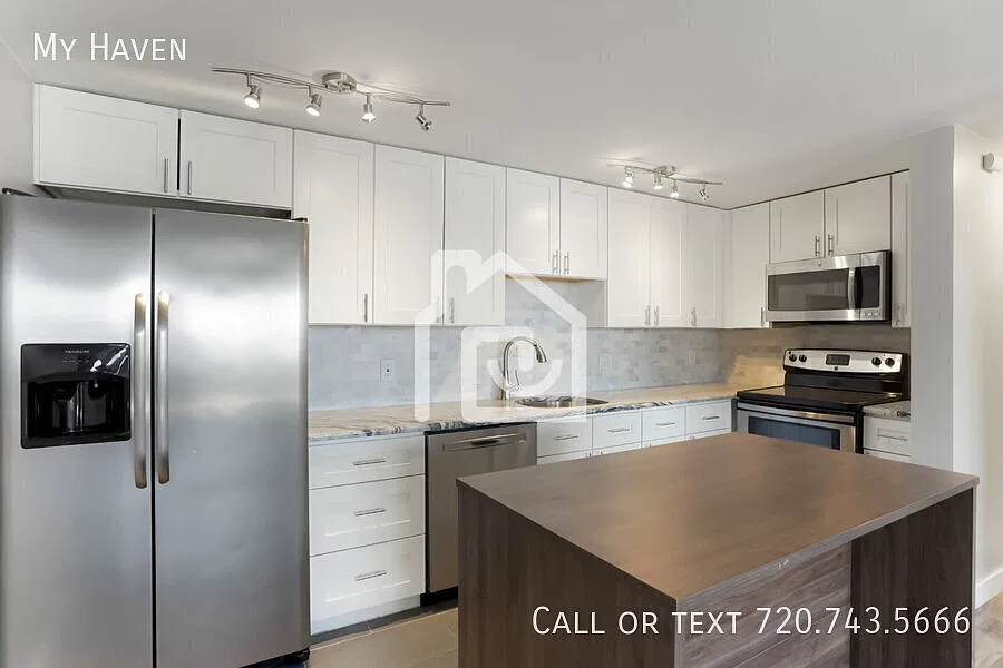 Fully Renovated Apartment with Breathtaking Views — Photo 2