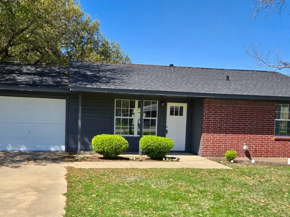 416 N Main St #3, Bremond, TX 76629