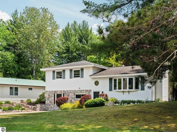 10239 Grand Kal Rd SW, Fife Lake, MI 49633