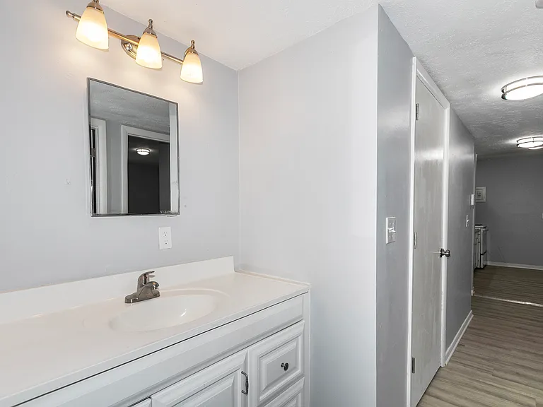 1733 W 24th St #15 — Photo 14