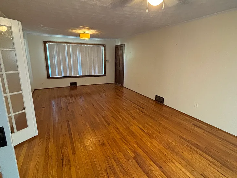 521 N Howard Ave — Photo 5