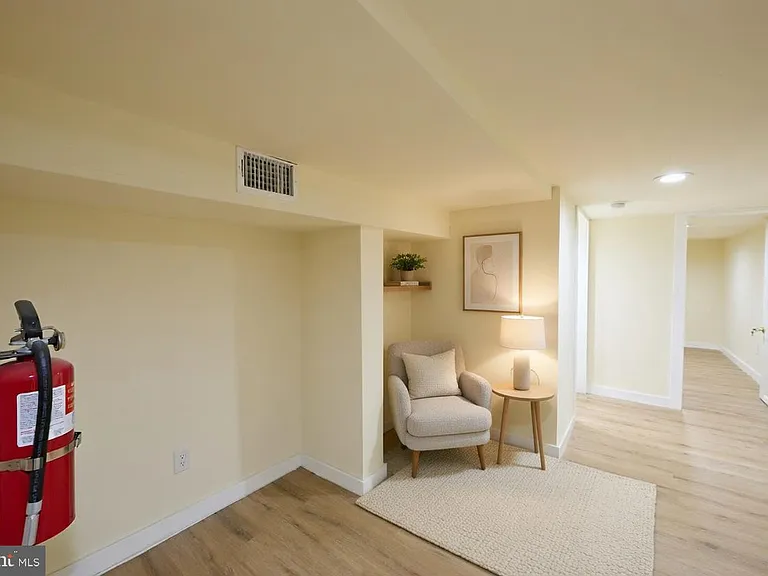 1558 N Randolph St — Photo 8