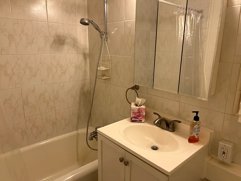 315 W 3rd St #4A — Photo 11