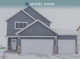 10104 Concord Dr, Horace, ND 58047