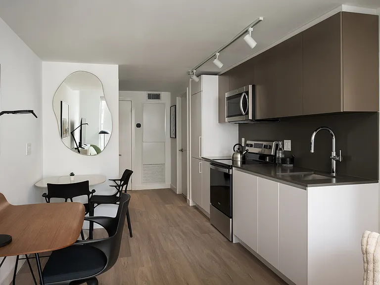 748 Bathurst St — Photo 20