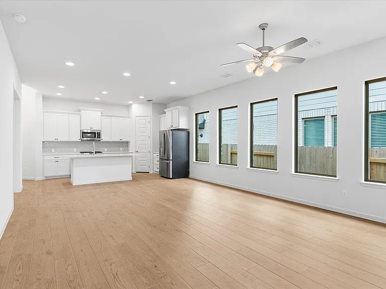 154 Blackborrow Dr — Photo 30