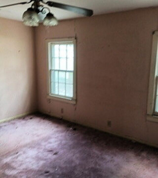 16th image of 708 Parkview