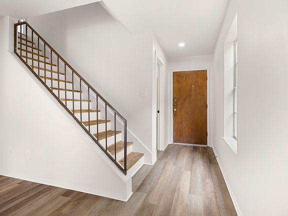 4th image of 2402 Skylark Cir