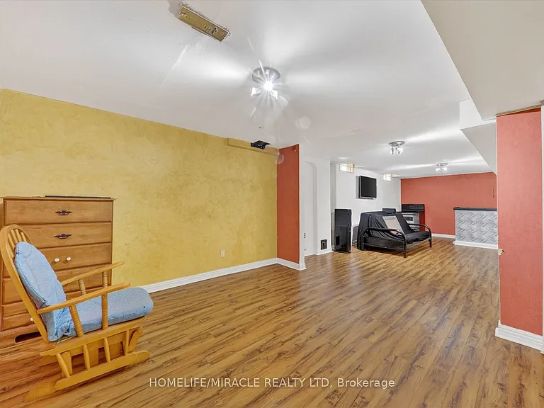 88 Reed Dr — Photo 36