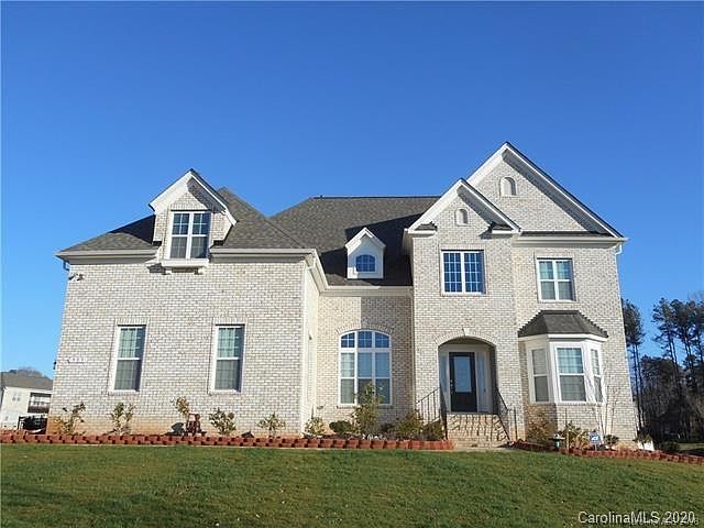 1st image of 909 Hidden Pond Ln