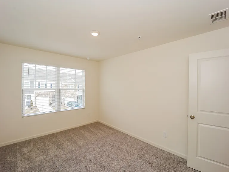552 Magnolia Cir — Photo 14