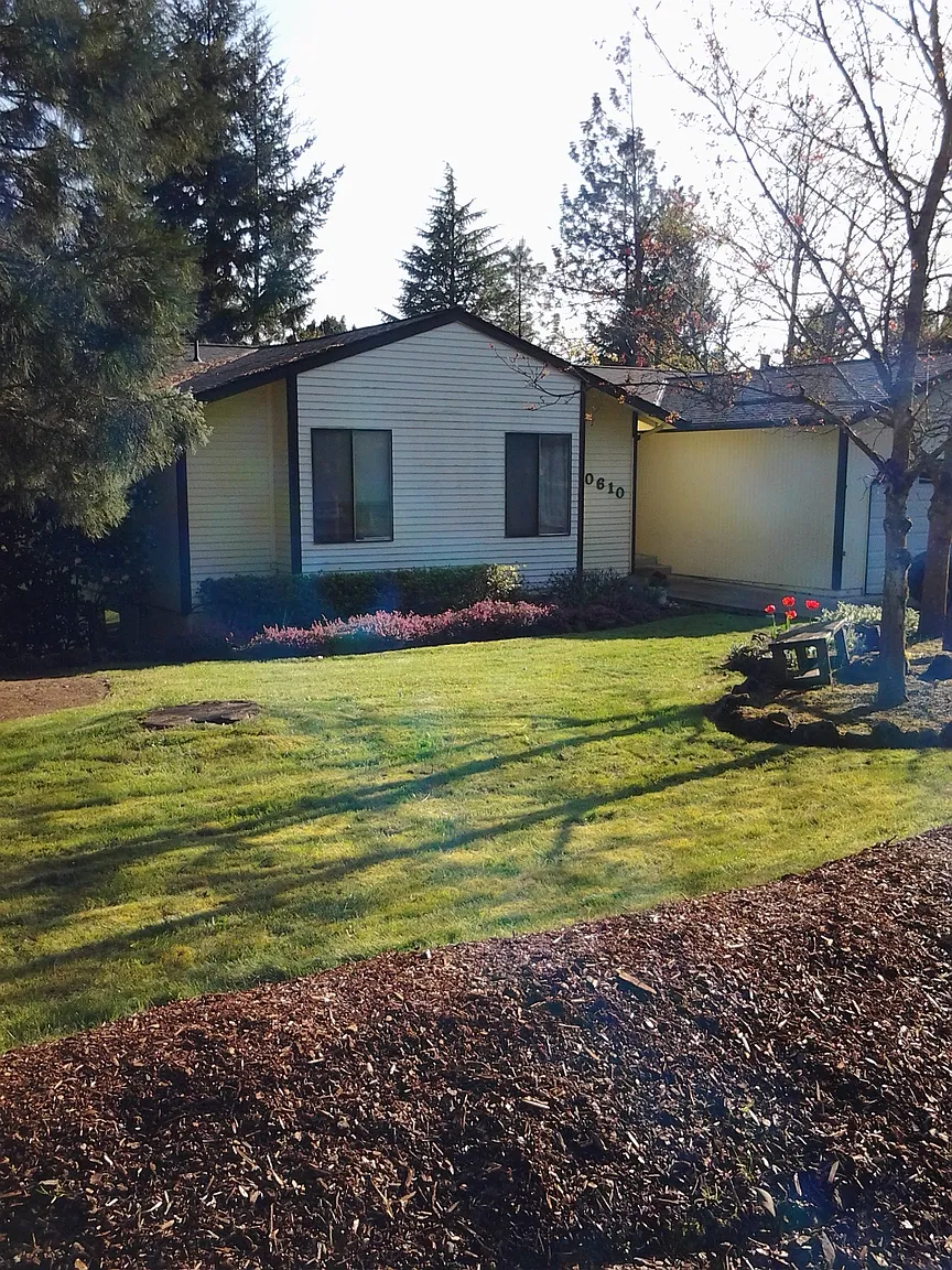 10610 NW Leahy Rd photo 1