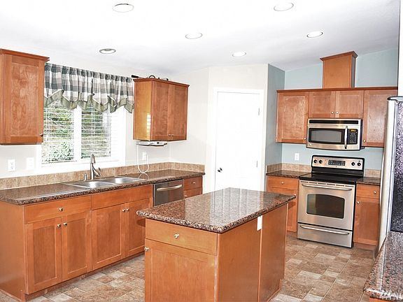 5th image of 630 E Emerald Lake Dr E