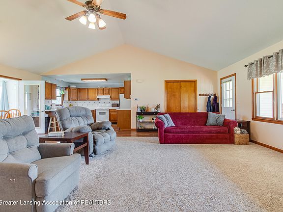 4th image of 1541 Stonehaven Dr