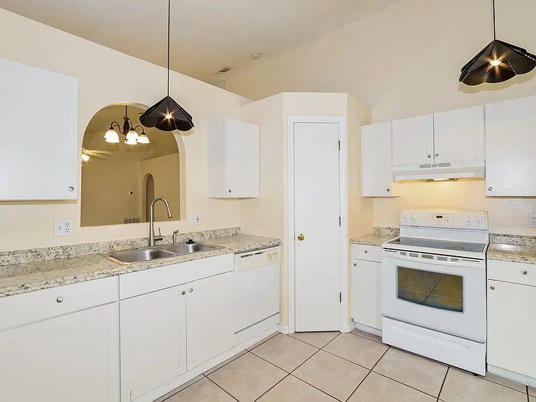 12641 Parkbury Dr — Photo 7