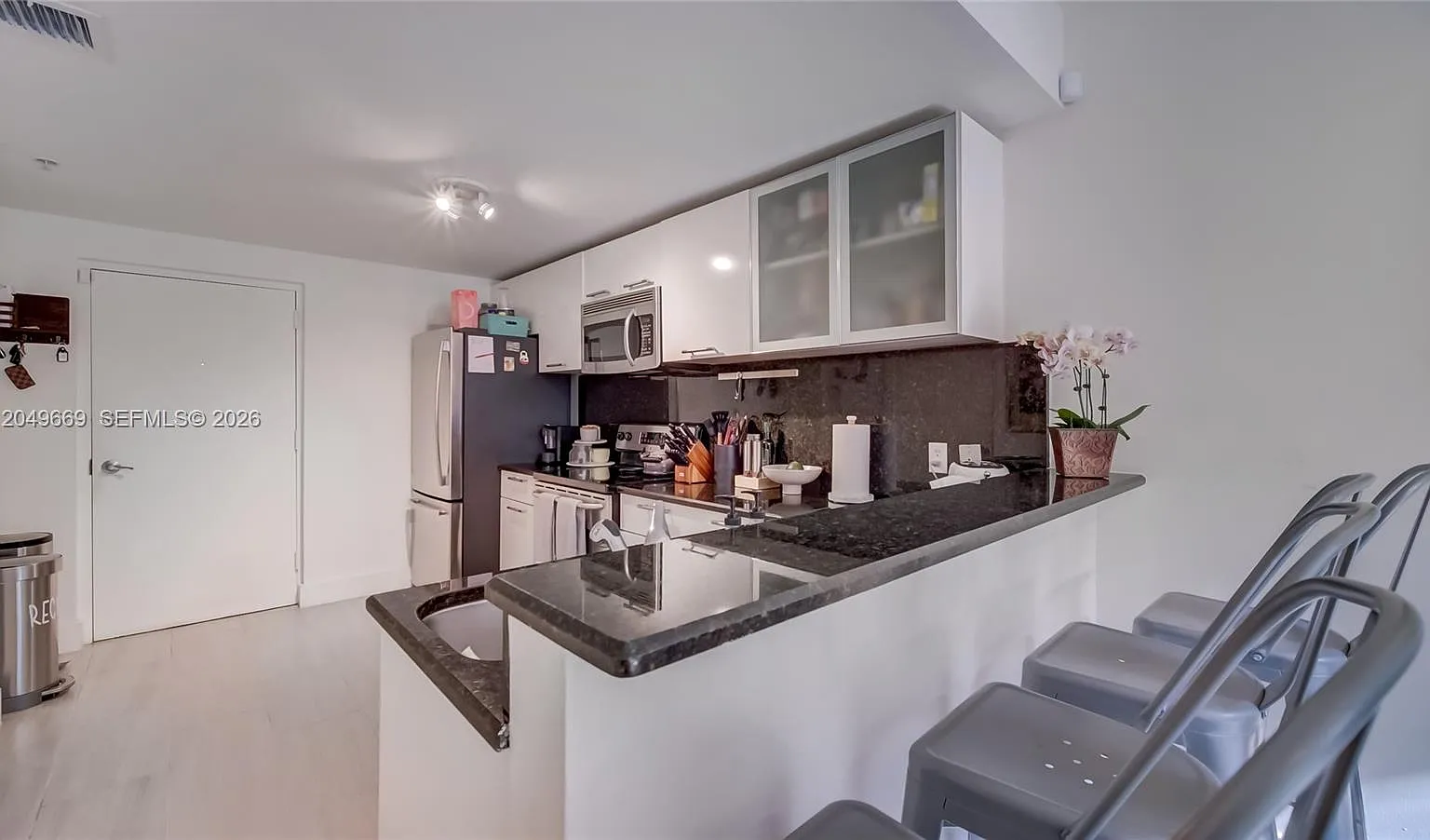 1 bed, 800 sqft, $3,899 — Photo 4