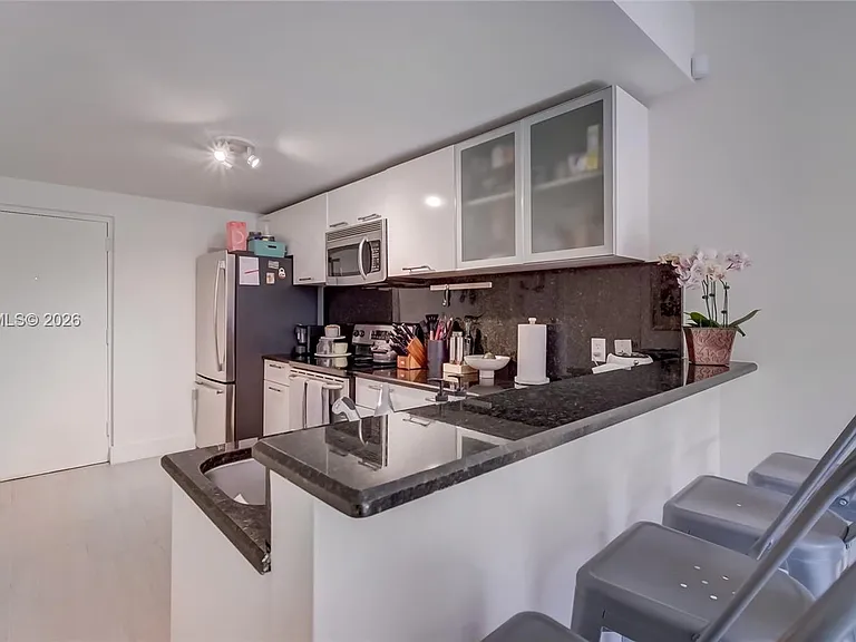 3339 Virginia St #323 — Photo 12