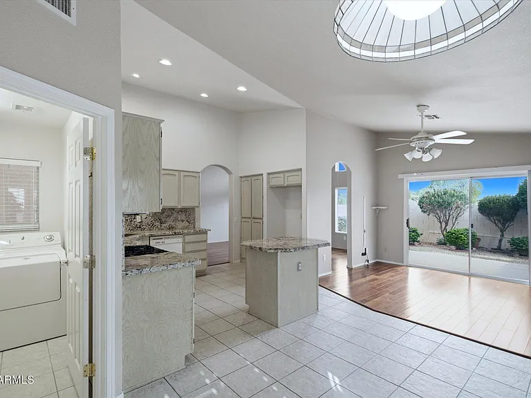 15251 W Verde Ln — Photo 9