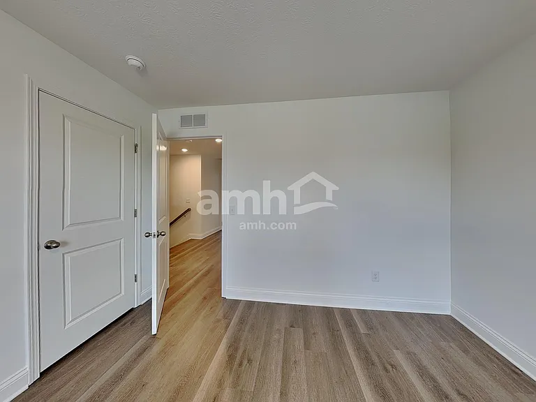 884 Heritage Blvd — Photo 16