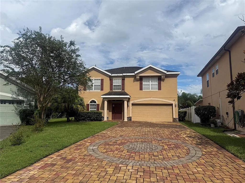 5 bed, 3.0 bath, 3074 sqft, $3,900 — Photo 2