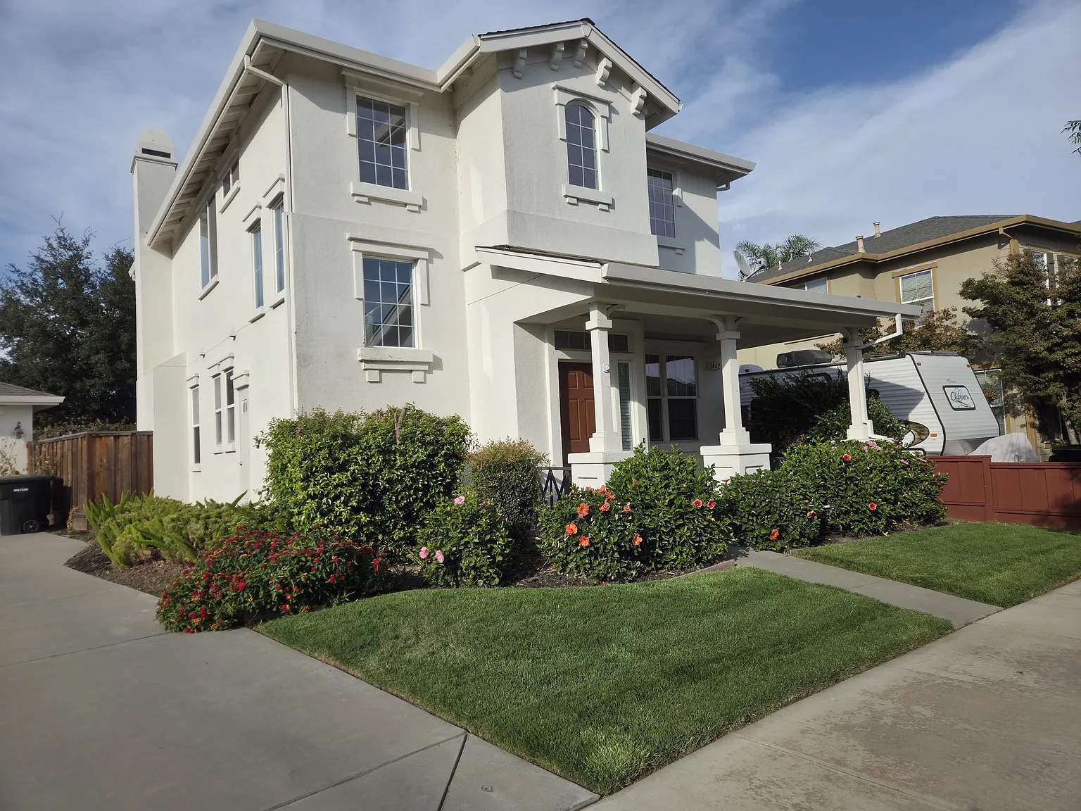 3 bed, 2.5 bath, 1910 sqft, $2,612 — Photo 1