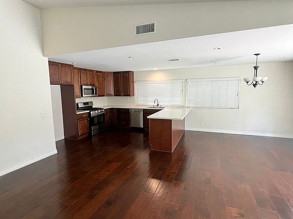 5th image of 3956 S Camphor Ave