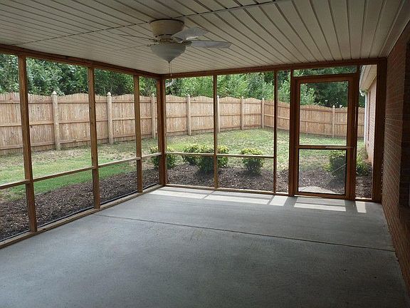 4th image of 1416 Newbury Ln