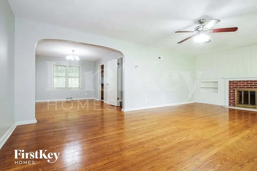 4 bed, 2.0 bath, 1616 sqft, $1,920 — Photo 3