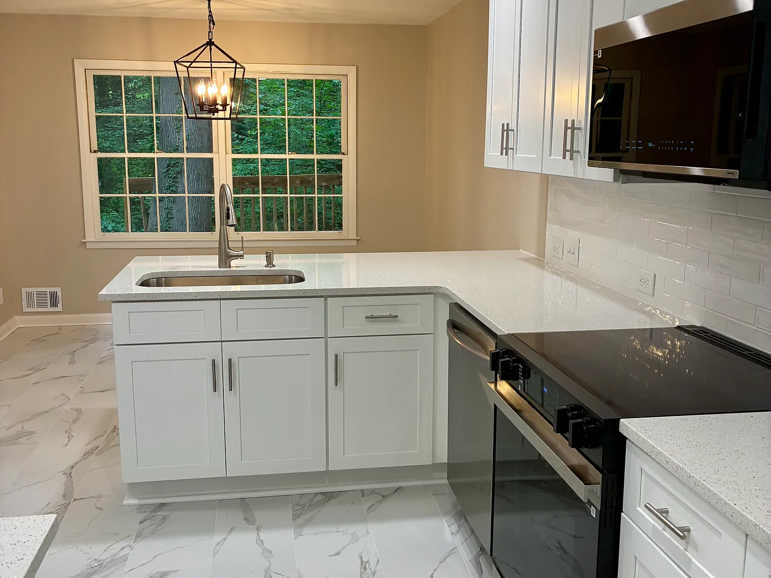 4 bed, 3.5 bath, 2400 sqft, $3,450 — Photo 3