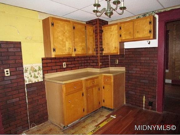 2nd image of 1142 Hilton Ave
