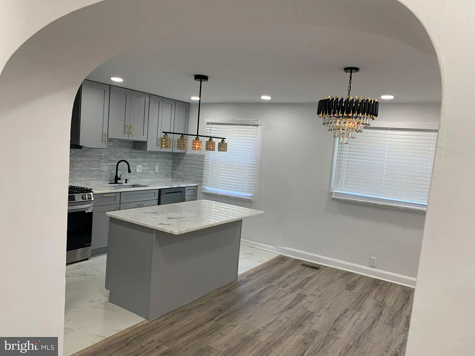 4 bed, 2.0 bath, 1152 sqft, $2,250 — Photo 2