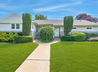 101 Merritts Rd, Farmingdale, NY 11735