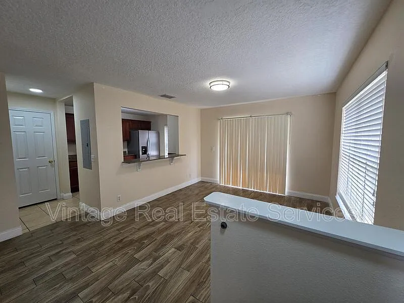 3 bed, 2.5 bath, 1408 sqft, $1,950 — Photo 3