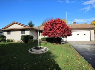 88 Meadow Cir, Rochester, NY 14609