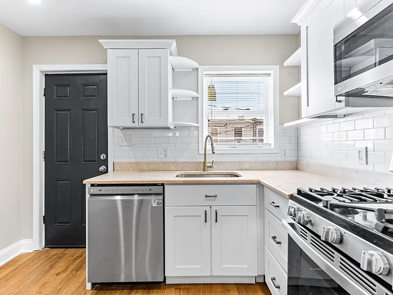 233 N Rose St — Photo 12