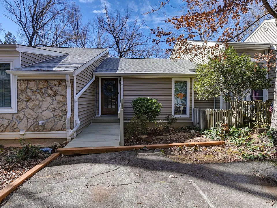 103 Leeward Rd