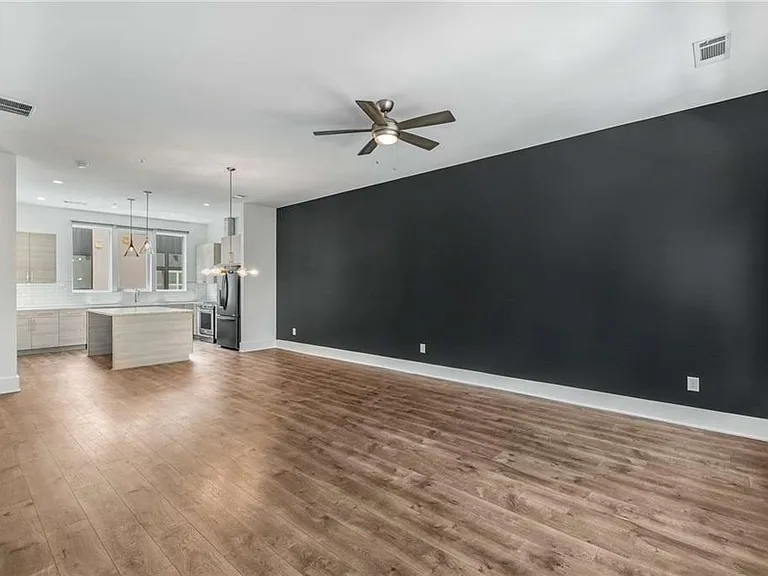 1225 Chelsea Cir NW — Photo 8