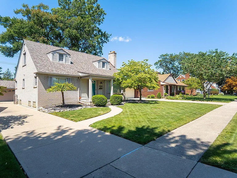 Sherwood Ct — Photo 2