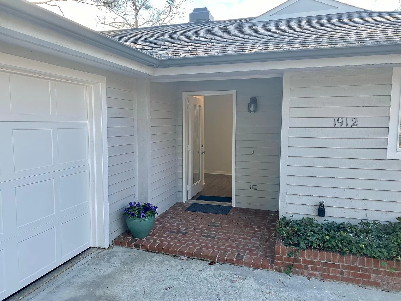 1912 Maccumber Ln — Photo 3