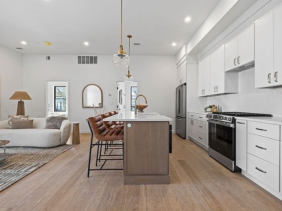 4th image of 125 Addison St #206