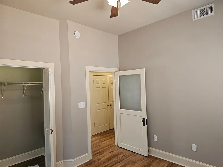 114 N Cypress St — Photo 13