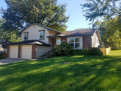 700 SE Redwood Ln, Blue Springs, MO, 64014