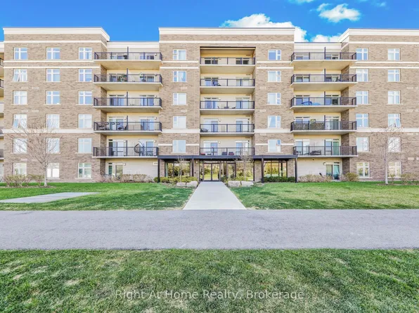 610 Farmstead Dr #307, Milton, ON L9T 8X5