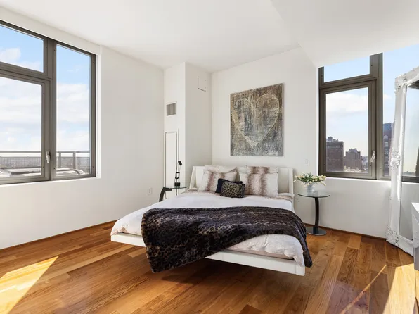 100 Jay Street image 13 of 23