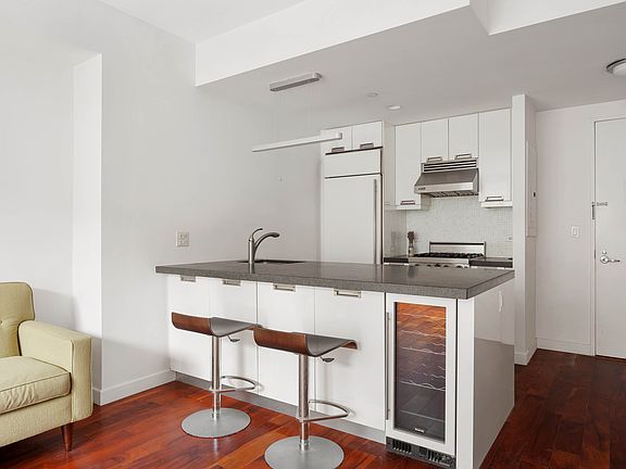 4th image of 261 W 28th St APT 5F