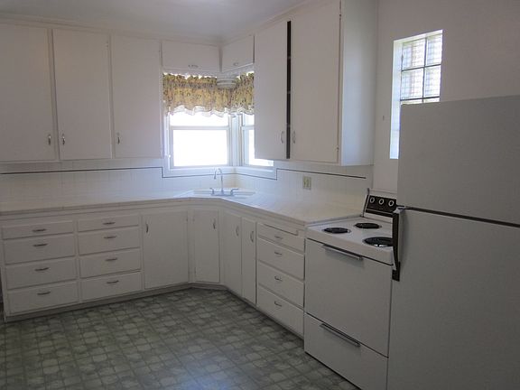5th image of 2813 S Kenwood St