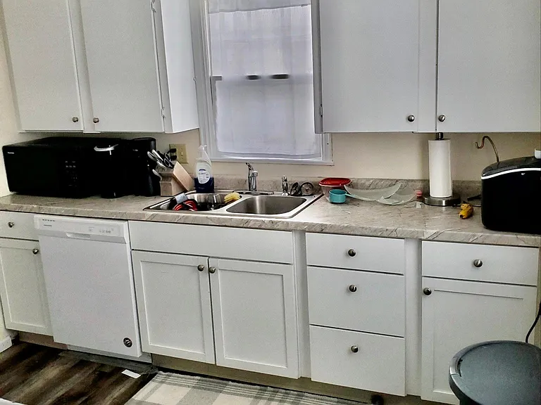 Bright and Cheery Kitchen