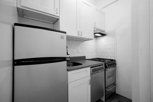 Primary Photo - 208 W 23rd St #319