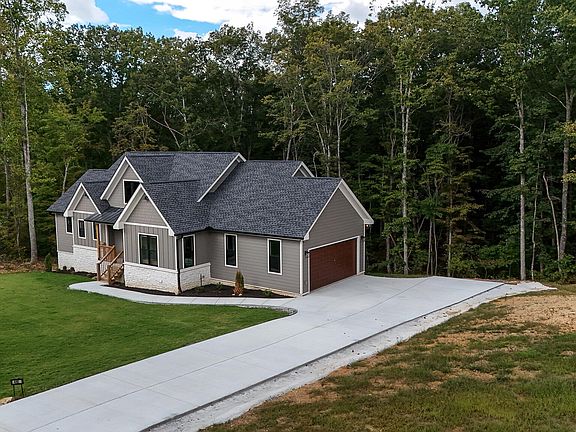 2nd image of 490 Moonlight Ln