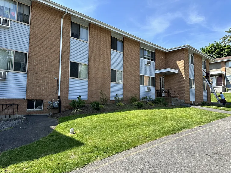 18 Waldron Ave #2A — Photo 6